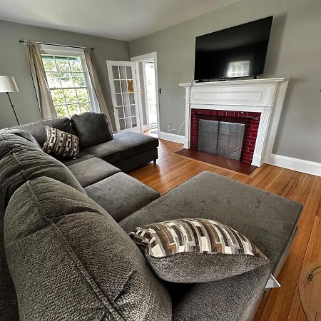 Cute Cape Cod Style Home بيتسفيلد المظهر الخارجي الصورة