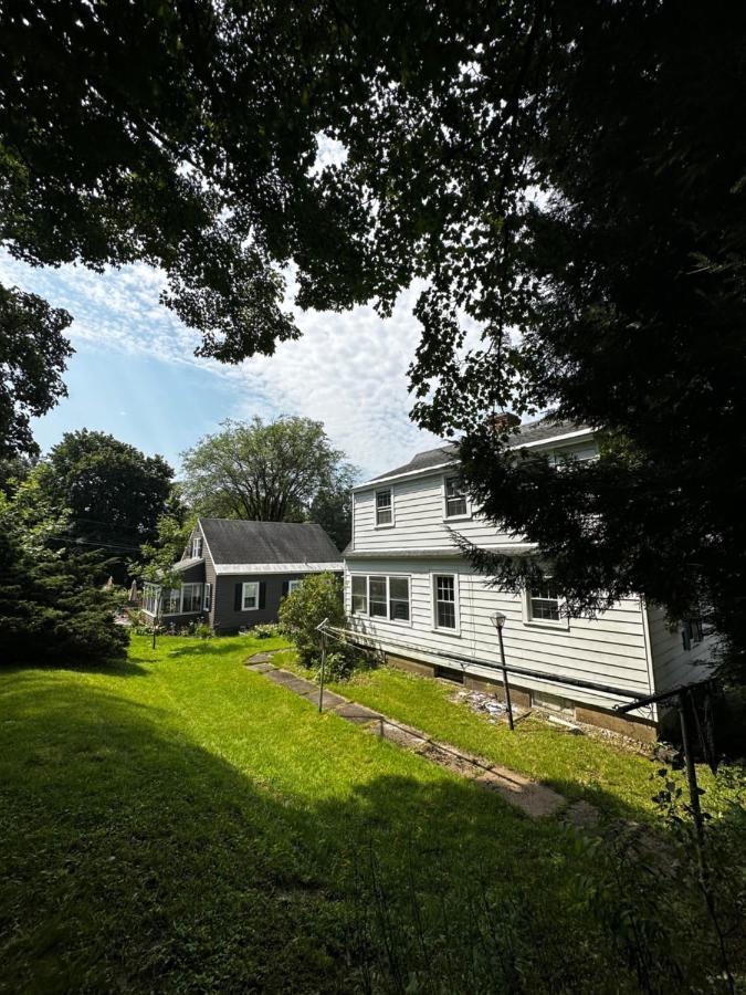 Cute Cape Cod Style Home بيتسفيلد المظهر الخارجي الصورة