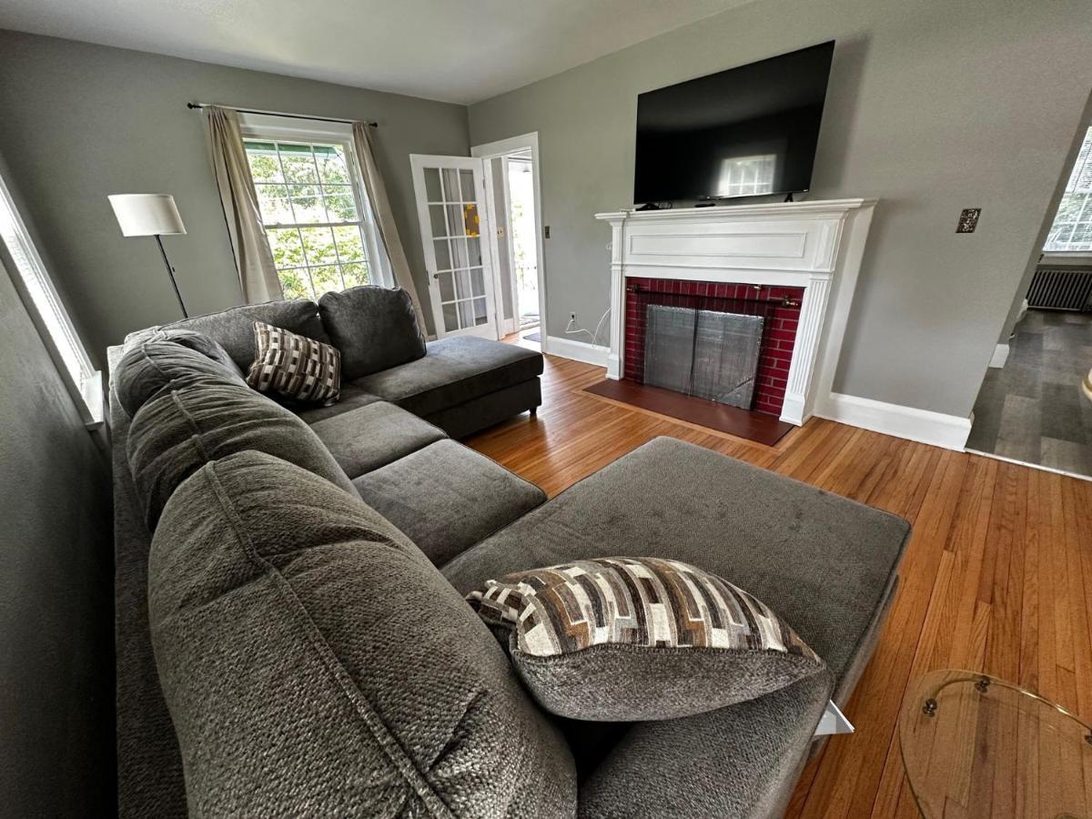 Cute Cape Cod Style Home بيتسفيلد المظهر الخارجي الصورة