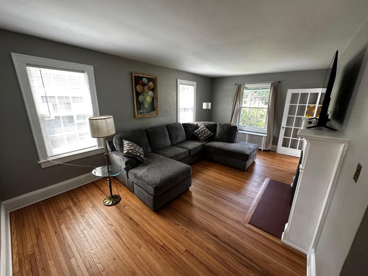Cute Cape Cod Style Home بيتسفيلد المظهر الخارجي الصورة