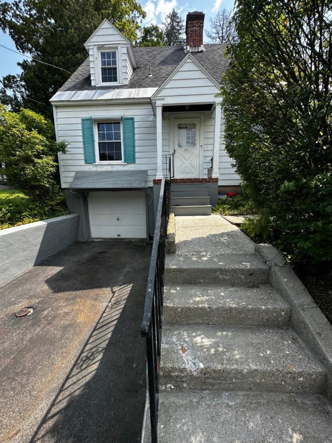 Cute Cape Cod Style Home بيتسفيلد المظهر الخارجي الصورة
